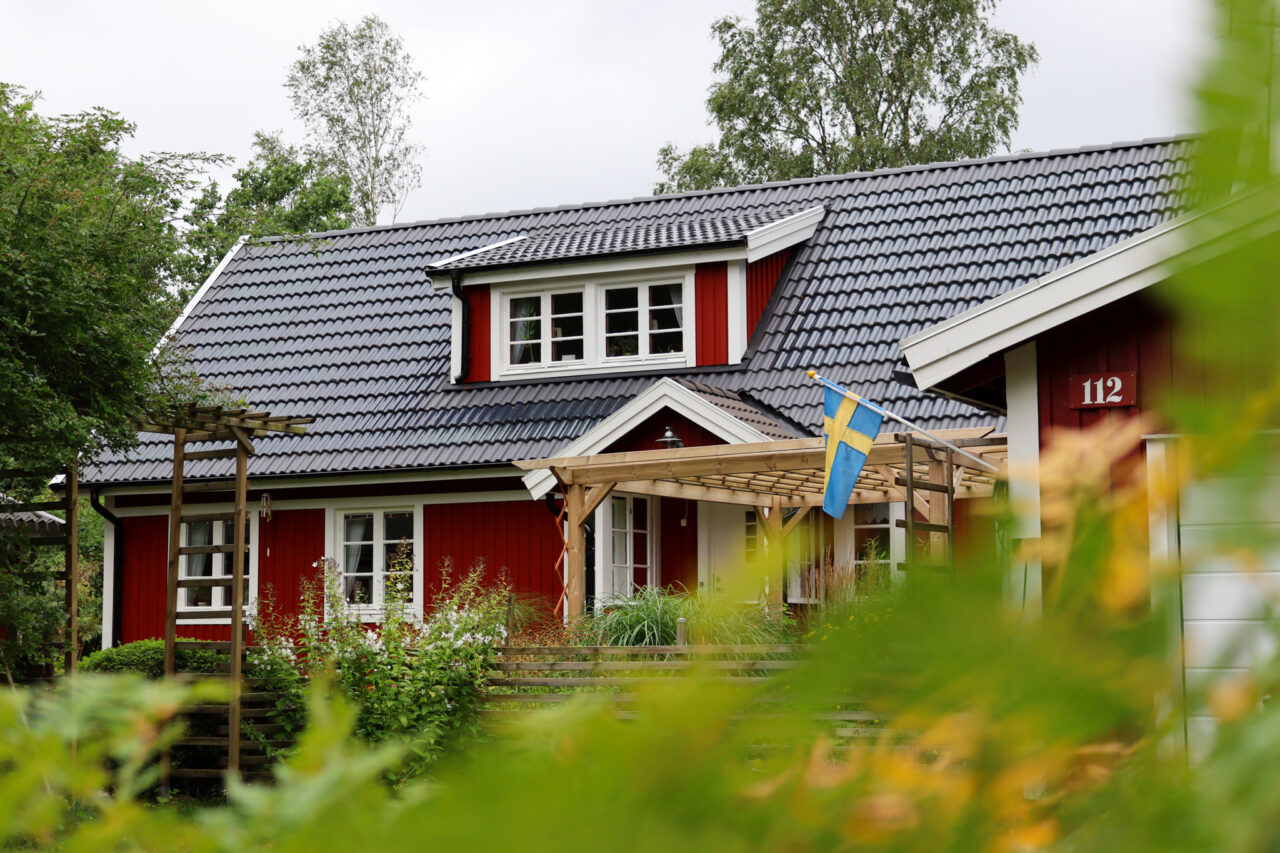 Vi tillhandahåller diskreta solenergi lösningar i Dalarna och främst Borlänge. Samt traditionella solceller med montage. Allt åt både villor och större fastigheter.